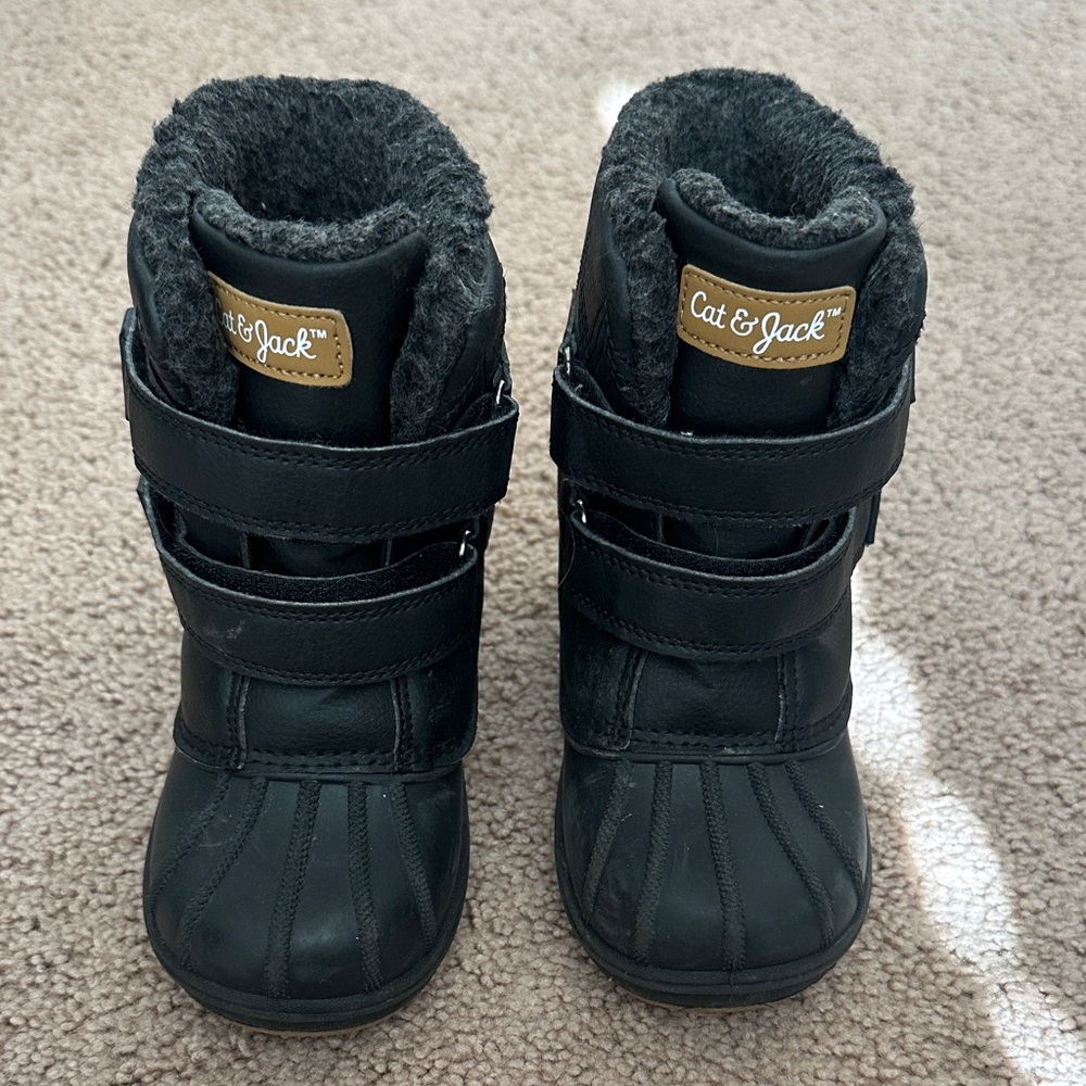 Cat & Jack Black Faux Fur Snowboit Boots